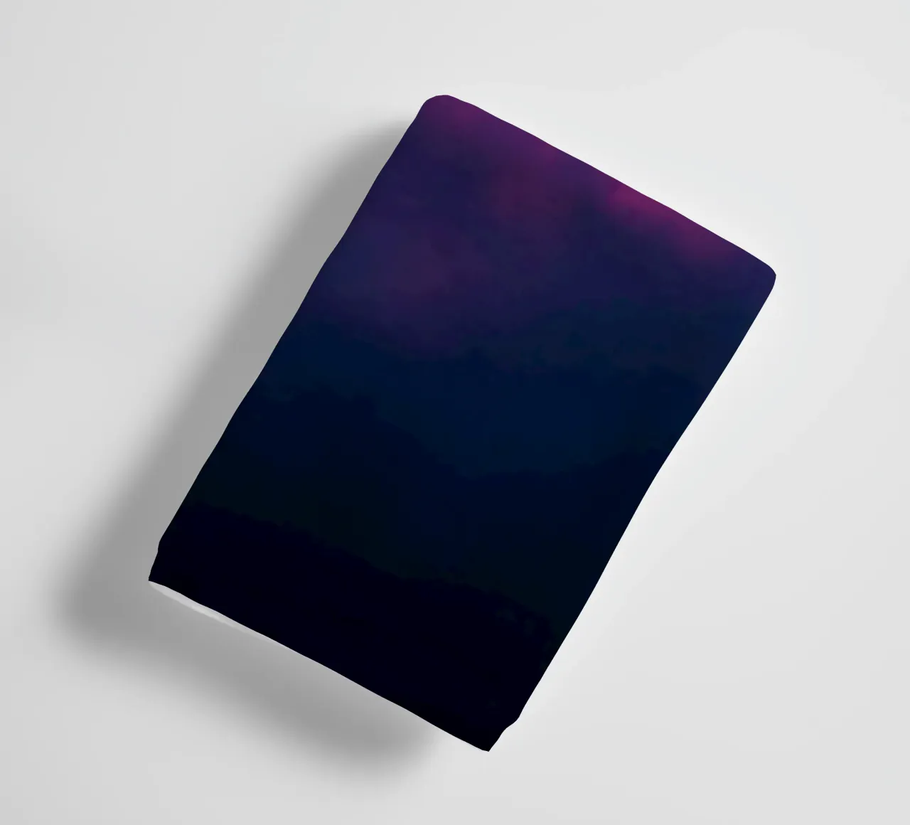 abstrakter Hintergrund mit leuchtenden Wolken und weichen Farbverläufen Handtuch von DesignDoodle