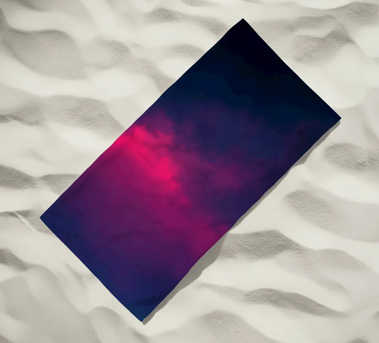 arrière-plan abstrait avec des nuages vibrants et des dégradés doux serviette de plage de DesignDoodle