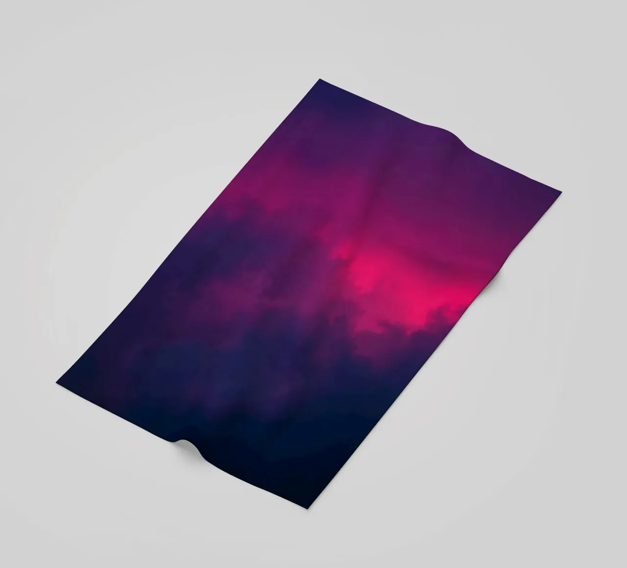 arrière-plan abstrait avec des nuages vibrants et des dégradés doux serviette de plage de DesignDoodle