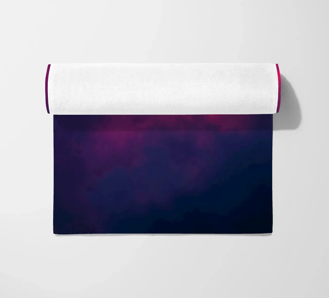 arrière-plan abstrait avec des nuages vibrants et des dégradés doux serviette de plage de DesignDoodle