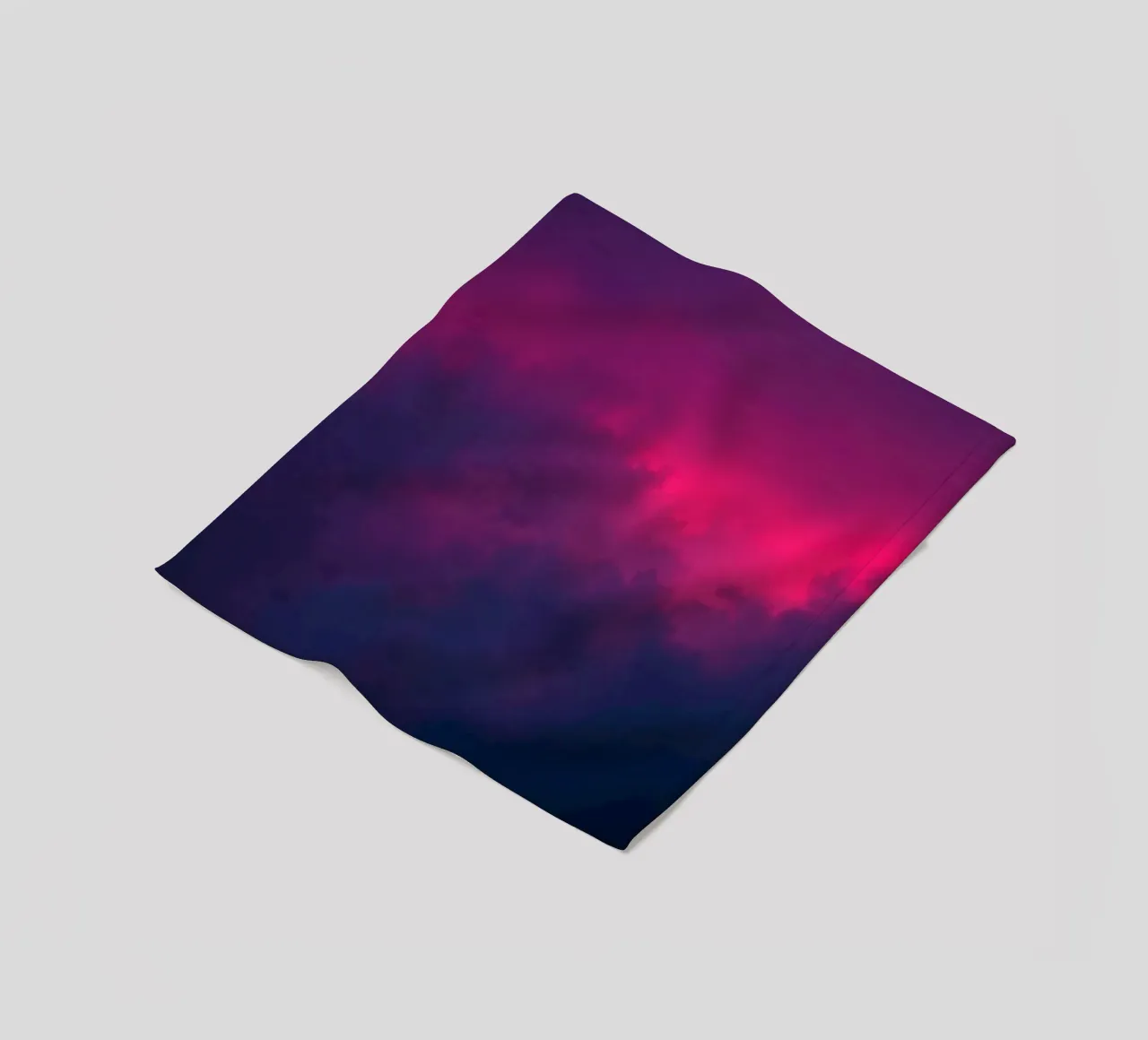 abstrakter Hintergrund mit leuchtenden Wolken und weichen Farbverläufen Fleecedecke von DesignDoodle