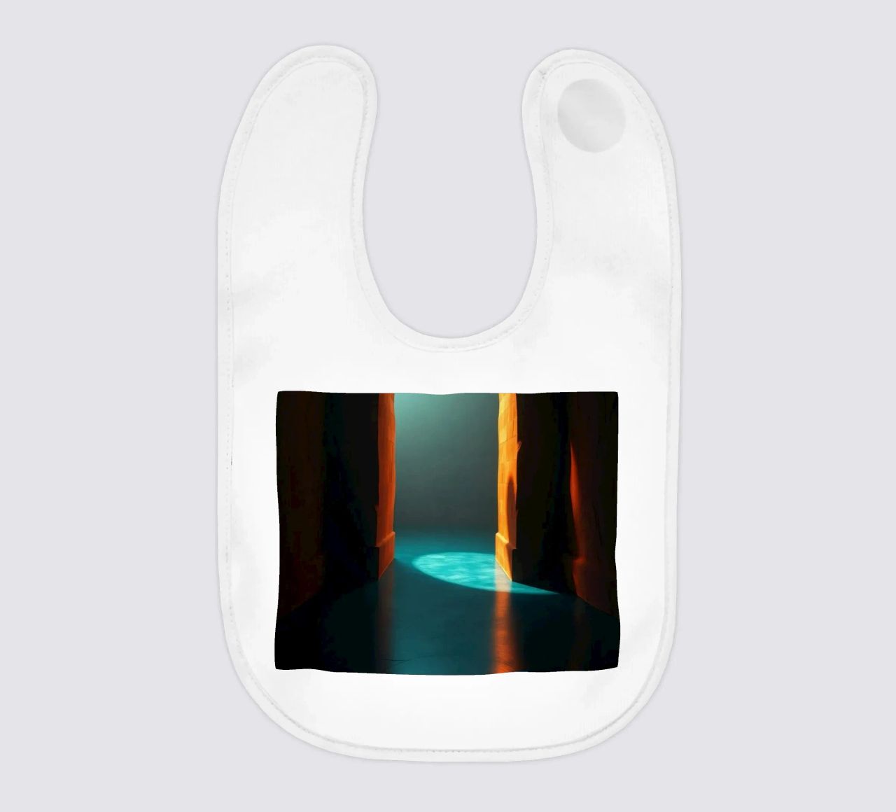 Luce intensa che attraversa un arco tranquillo bavaglino da DesignDoodle