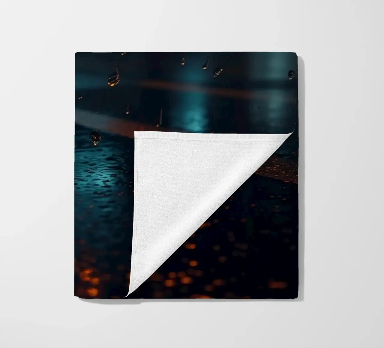Splendida notte urbana con pioggia e riflessi vibranti telo mare da DesignDoodle