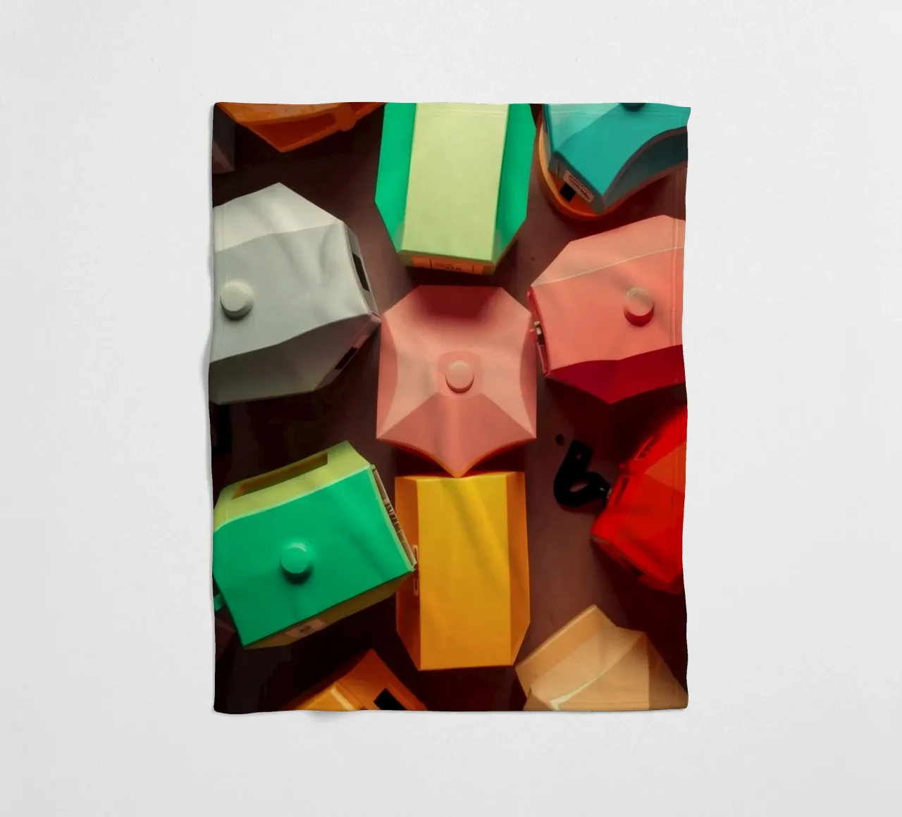 Forme astratte colorate stratificate di forme geometriche coperta in pile da DesignDoodle