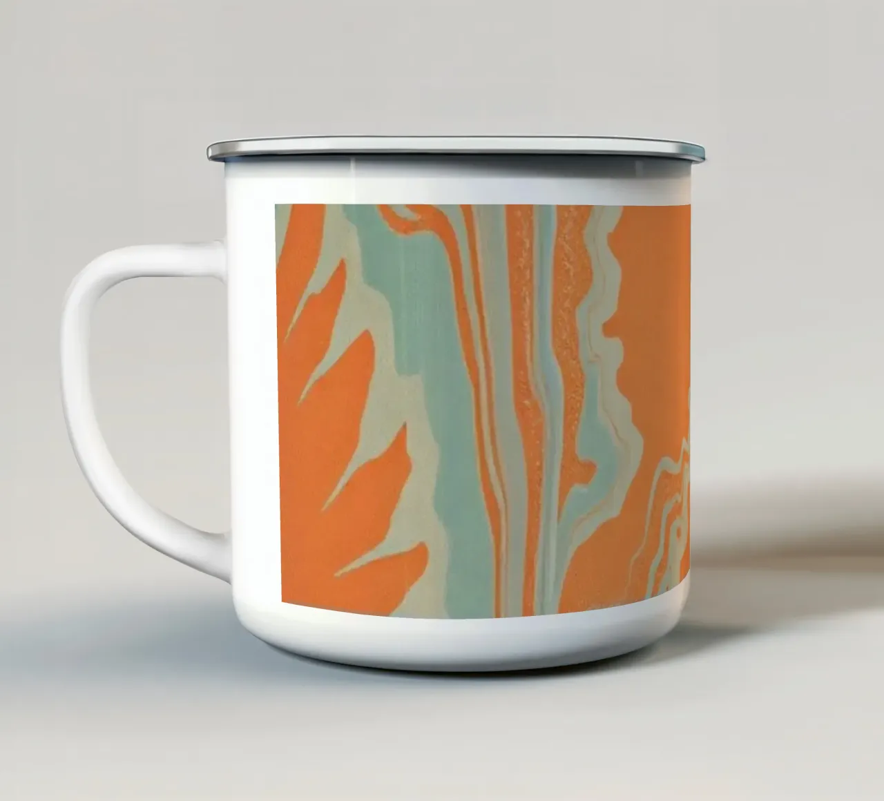 Levendig abstract ontwerp met oranje en blauwe wervelingen emaille mok van DesignDoodle