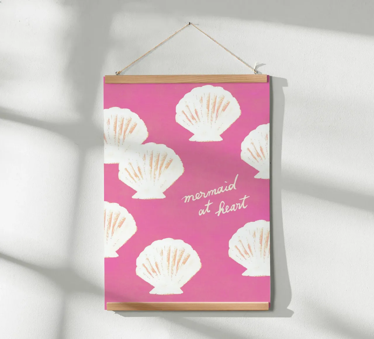 Zeemeermin in hart en nieren - Roze schelpen poster met houten frame van intemporalis