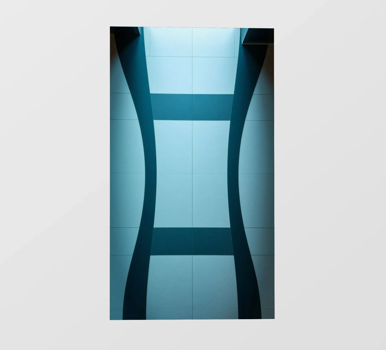 Design unico e astratto con curve morbide e contrasto pellicola backlit da DesignDoodle