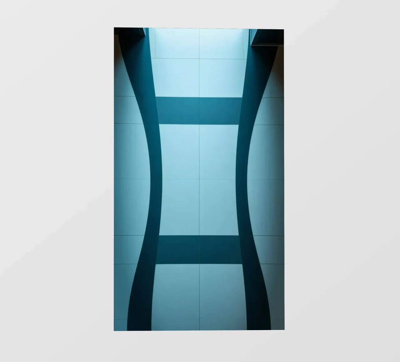 Einzigartiges abstraktes Design mit sanften Kurven und kontrastierenden Backlit Folie von DesignDoodle