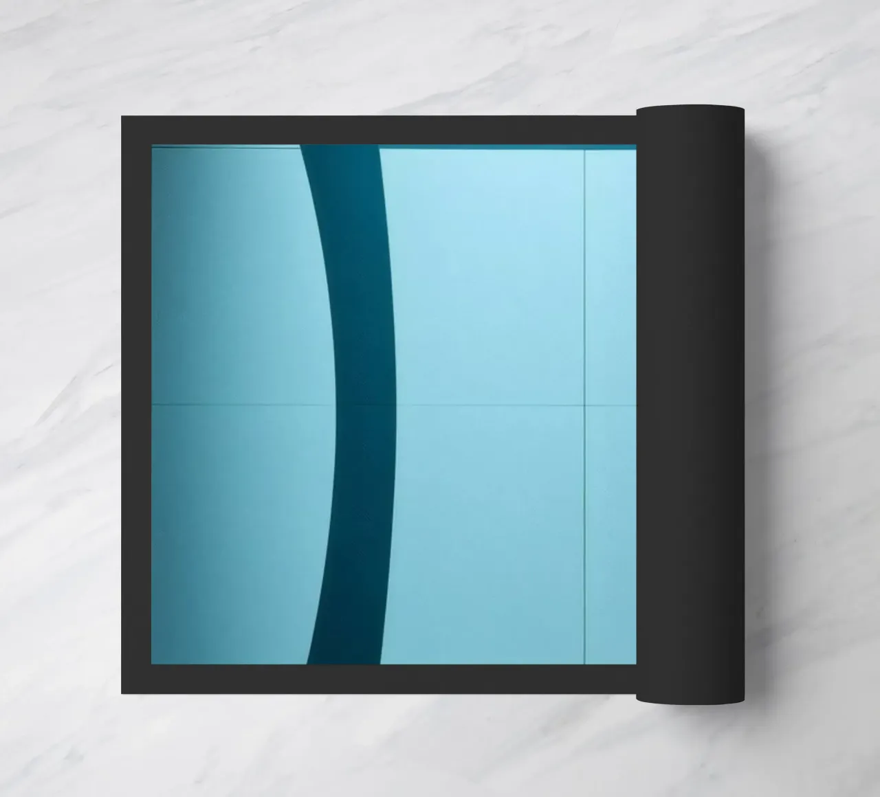 Einzigartiges abstraktes Design mit sanften Kurven und kontrastierenden Fußmatte von DesignDoodle