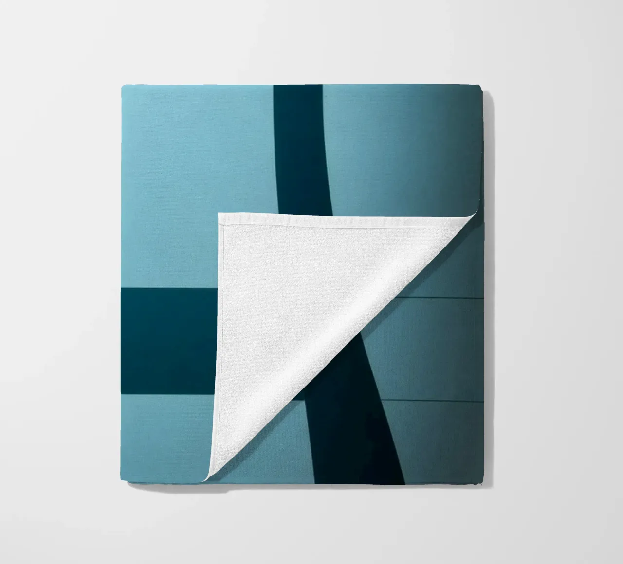 Design unico e astratto con curve morbide e contrasto telo mare da DesignDoodle