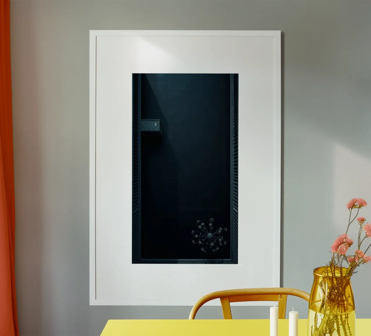 Fond noir élégant représentant un chandelier minimaliste poster avec cadre en plastique de DesignDoodle