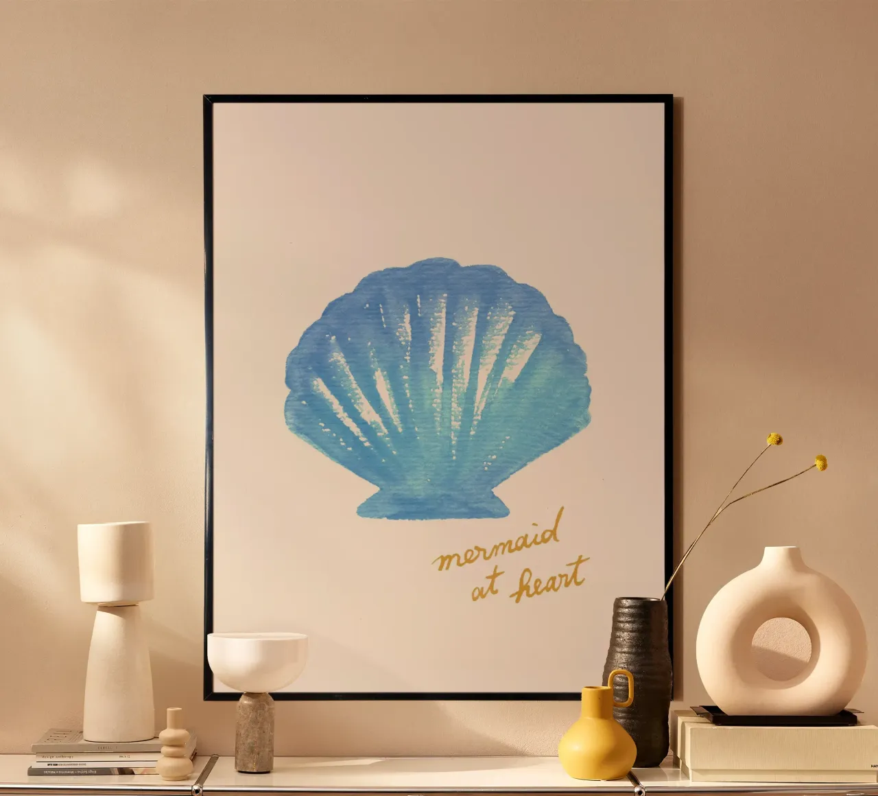 La sirena del cuore - Conchiglia blu poster con telaio in alluminio da intemporalis
