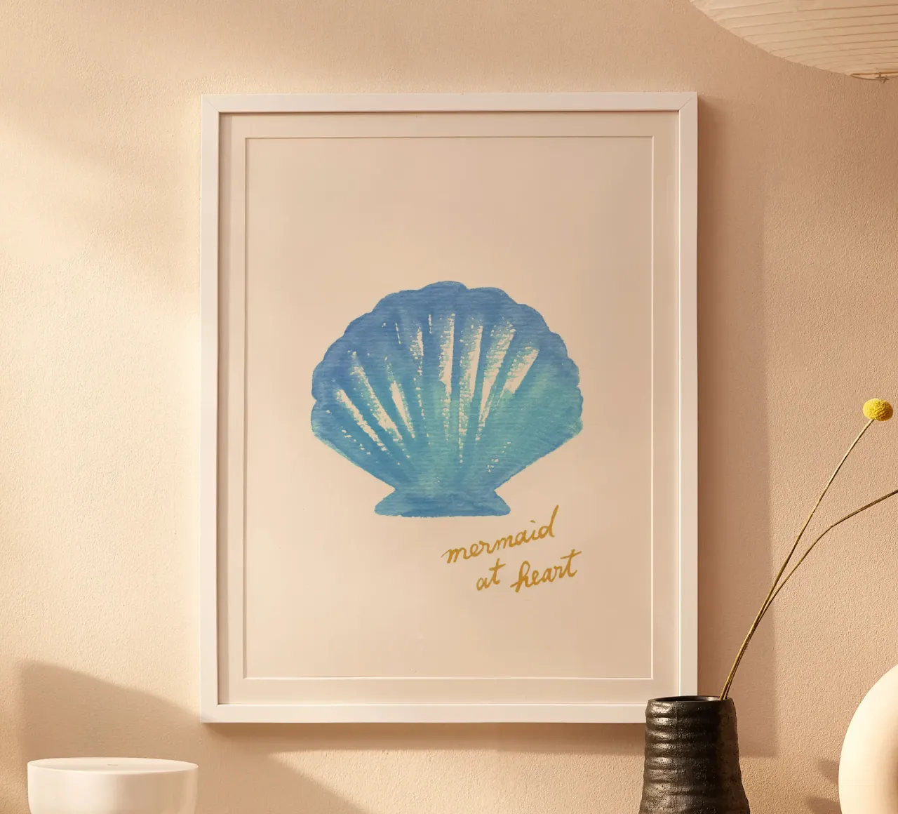 La sirena del cuore - Conchiglia blu poster con telaio in alluminio da intemporalis