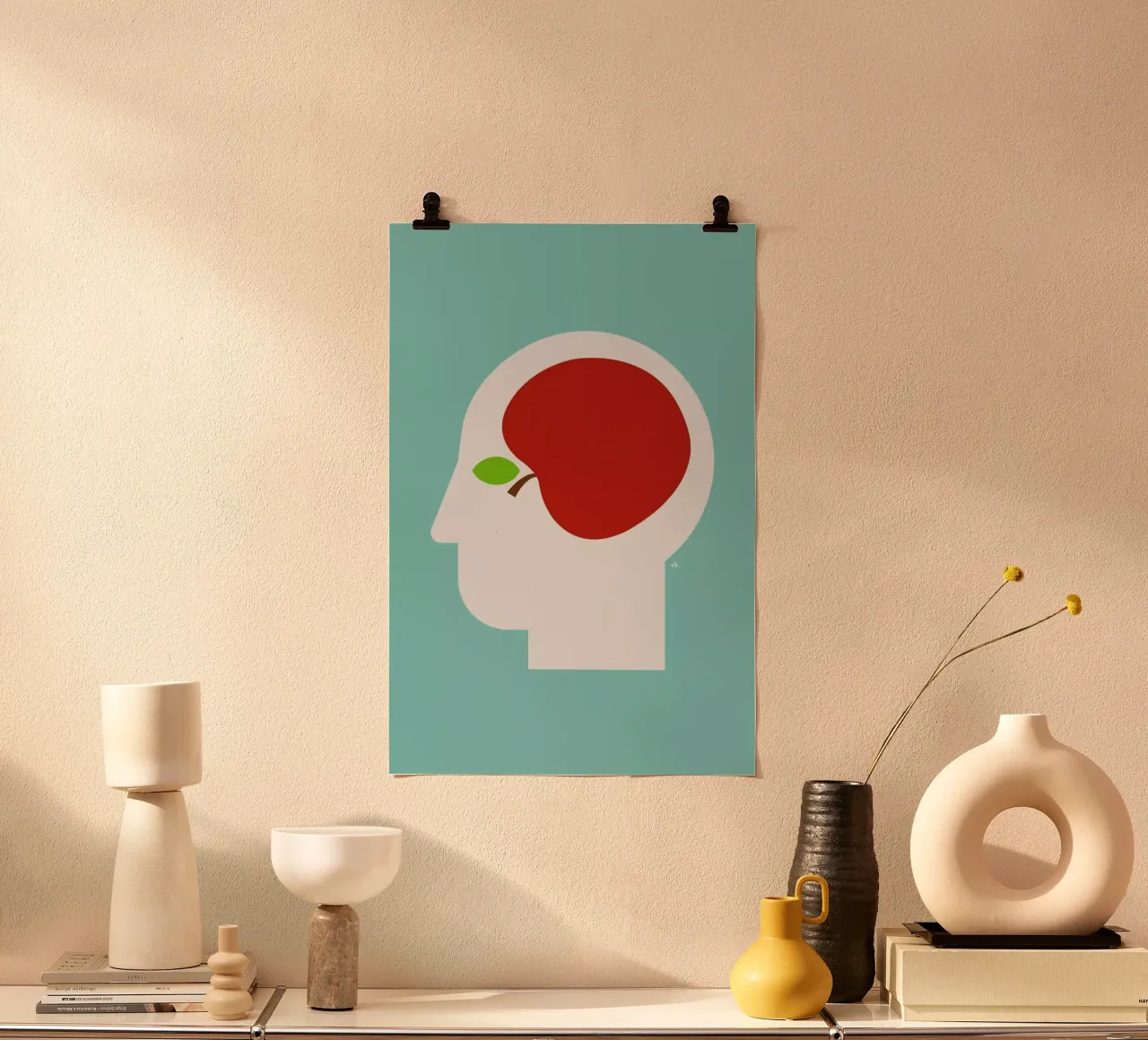 Apple head poster con telaio in legno da Viktor Hertz
