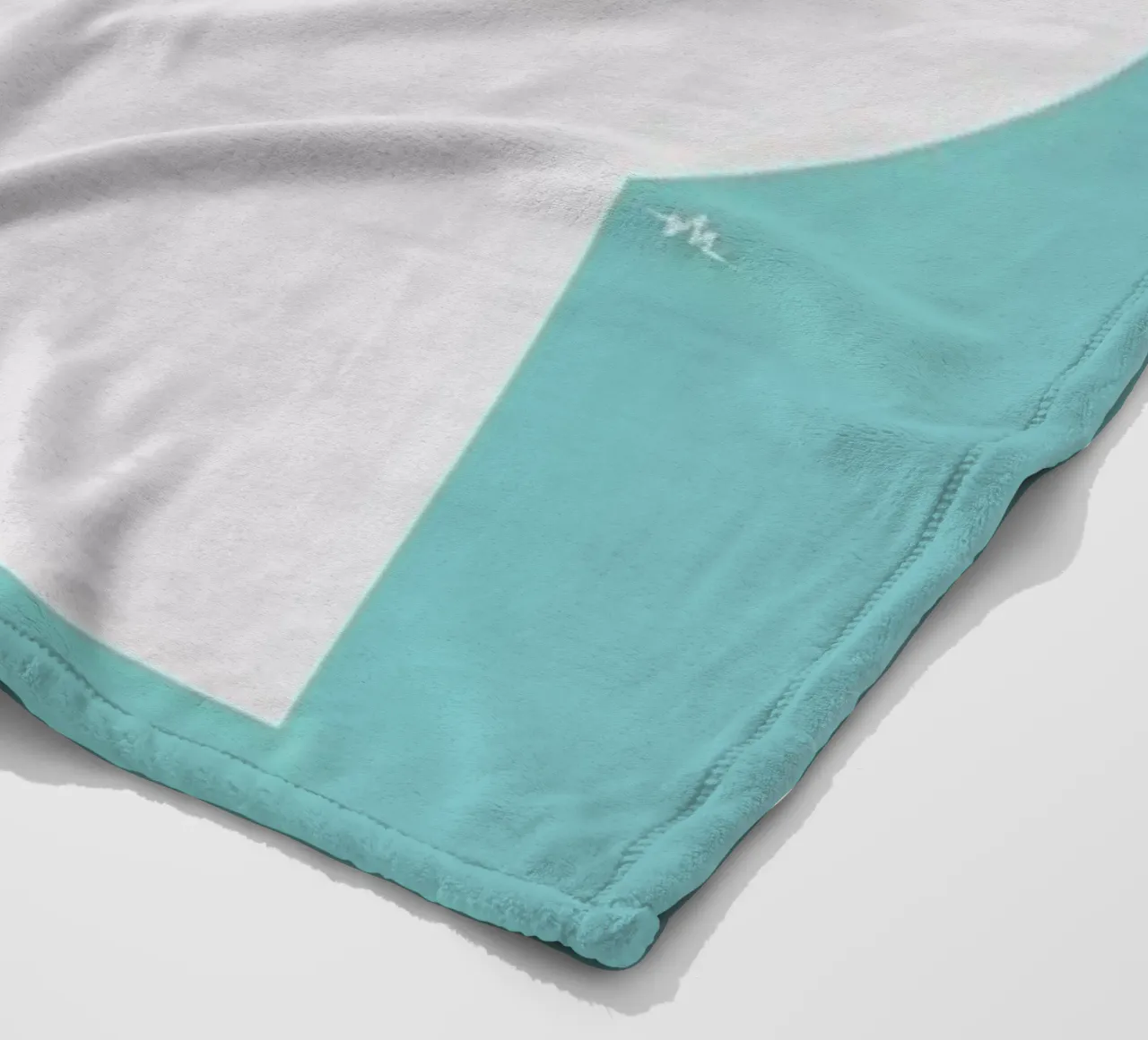 Apple head coperta in pile da Viktor Hertz