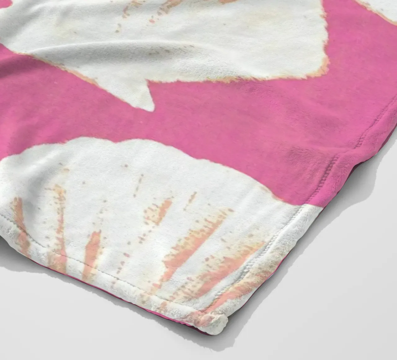 Pink Shells Pattern fleece blanket by intemporalis