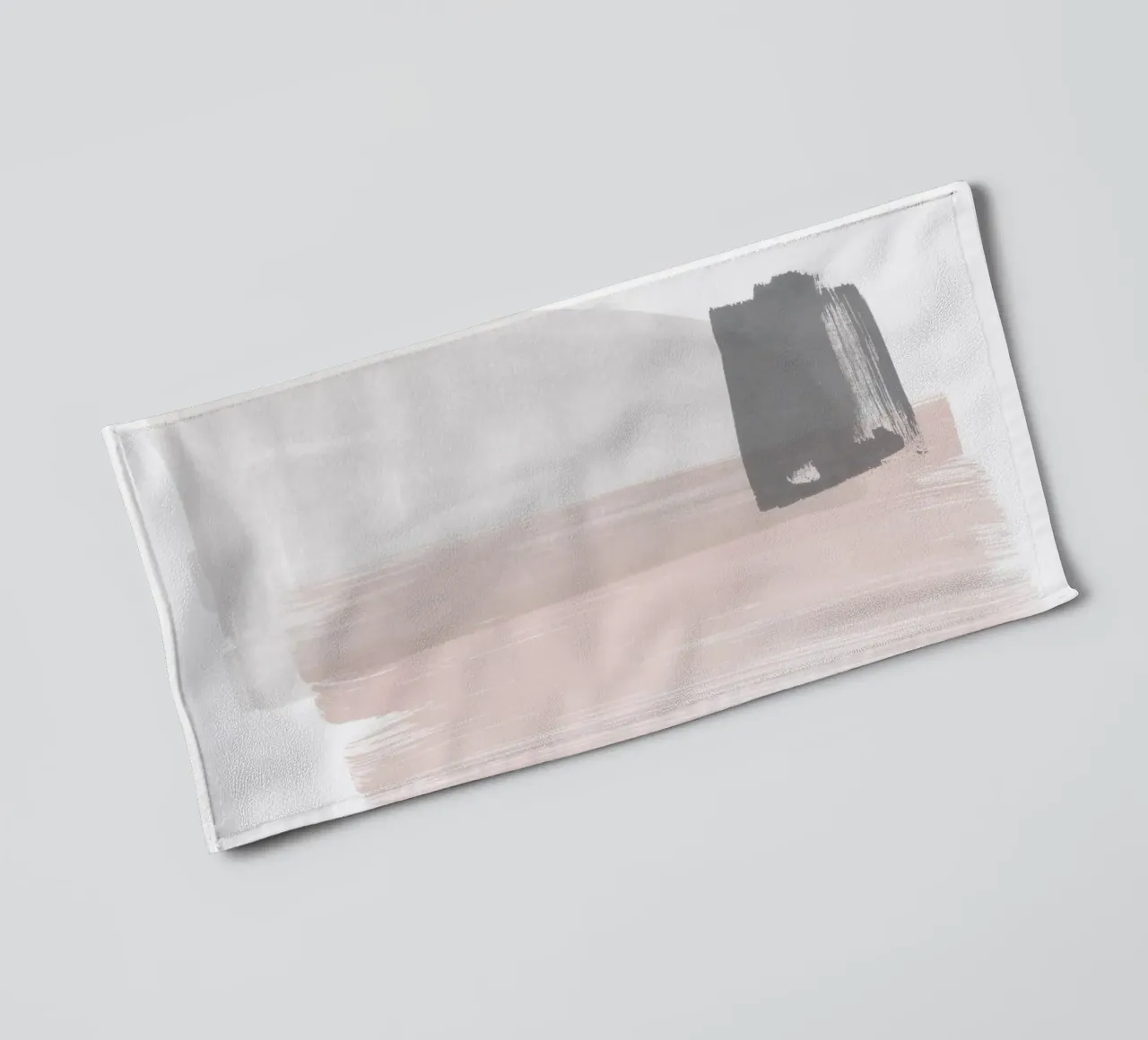 Penseelstreken Roze en Grijs 2 badhanddoek van NouveauPrints