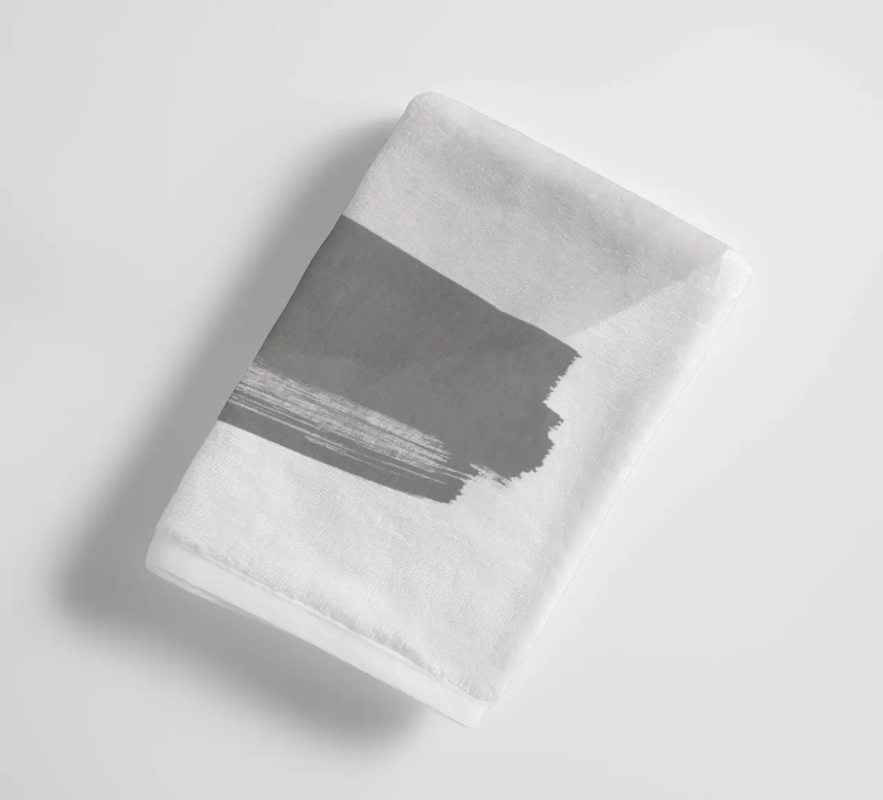 Penseelstreken Roze en Grijs 2 badhanddoek van NouveauPrints