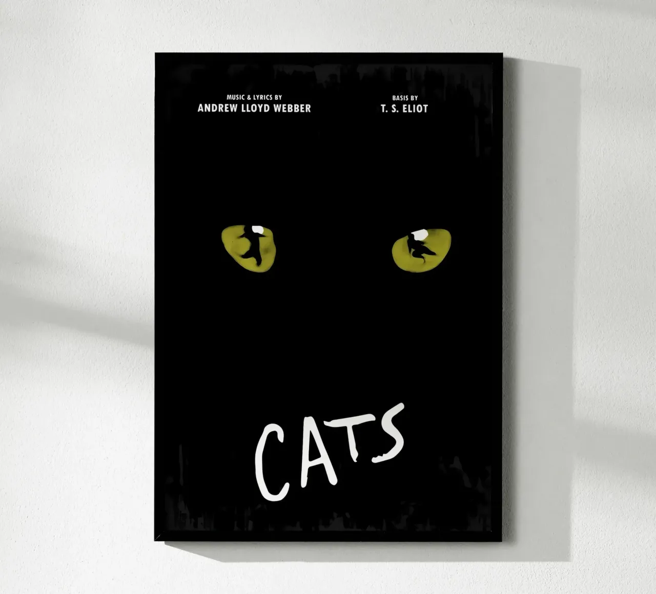 chat yeux texte typographie poster musical obscurité jaune vert poster avec cadre en bois de Ashish Kashyap