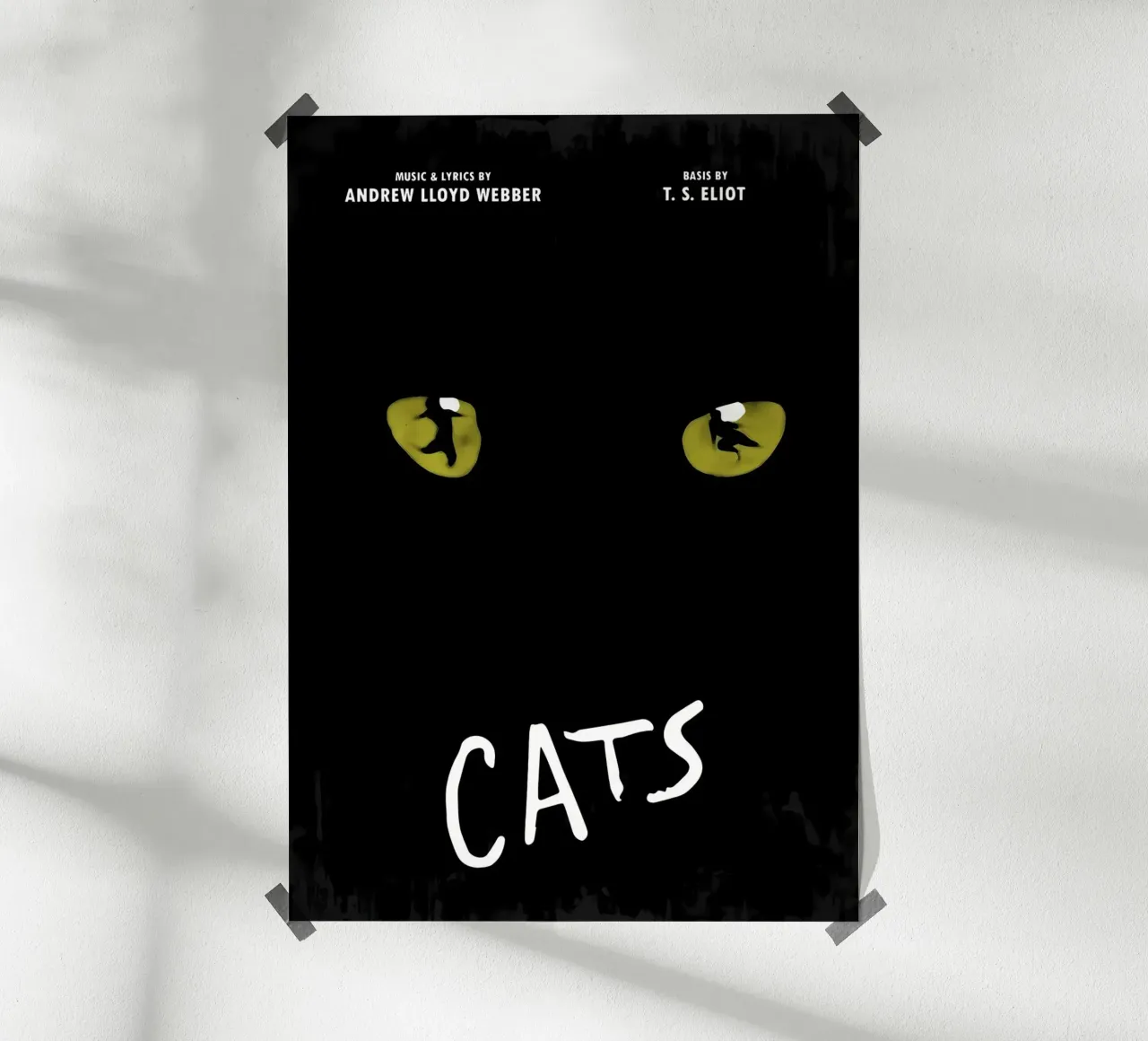 chat yeux texte typographie poster musical obscurité jaune vert poster avec cadre en bois de Ashish Kashyap
