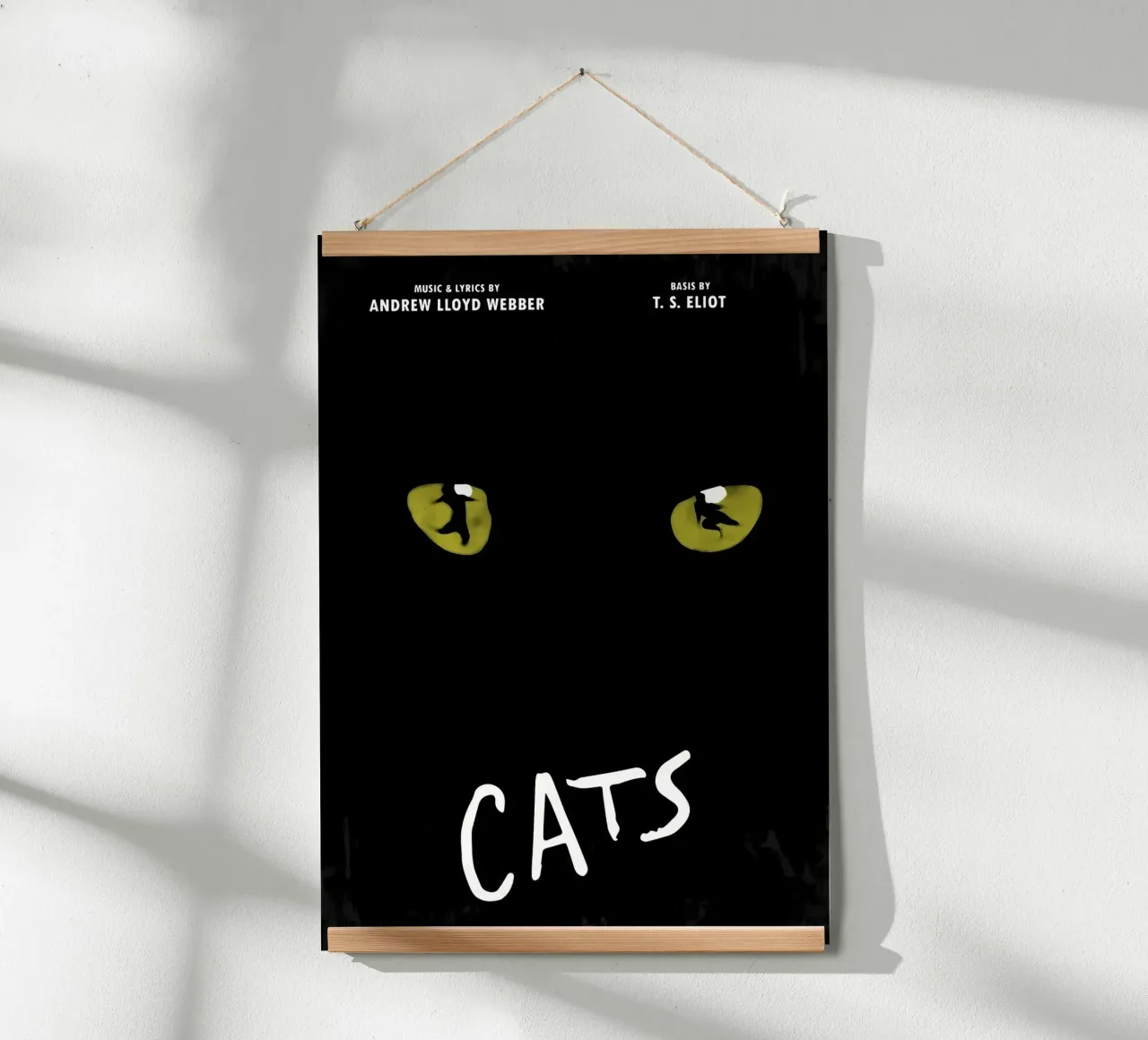 chat yeux texte typographie poster musical obscurité jaune vert poster avec cadre en bois de Ashish Kashyap
