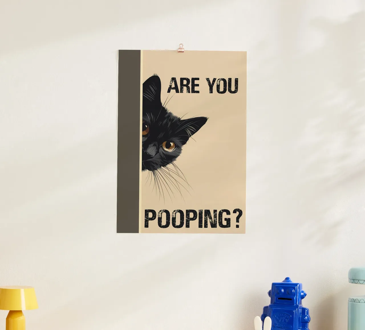 gatto nero gatto testo umorismo occhi sbircianti baffi pelliccia orecchie inclinazione poster con telaio in legno da Ashish Kashyap