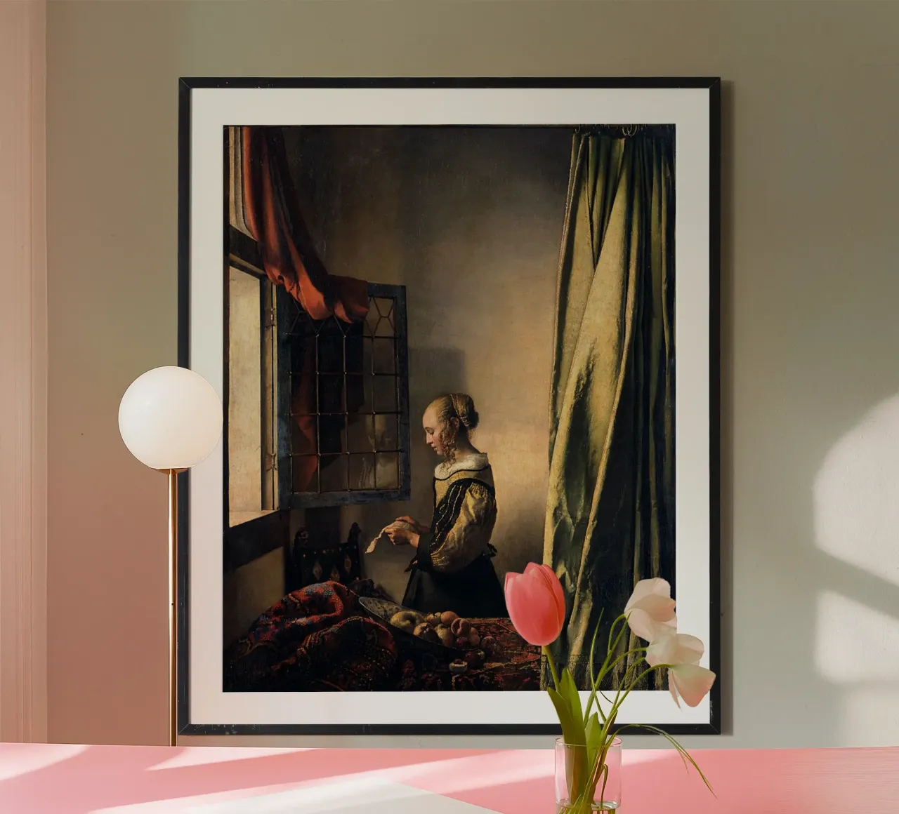 vermeer - jeunes femmes lisant une lettre à la fenêtre poster avec cadre en plastique de The Dinda