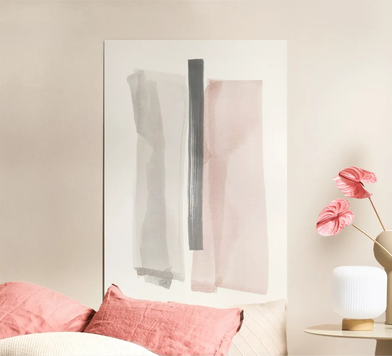 Pennellate rosa e grigio 1 poster con telaio in legno da NouveauPrints