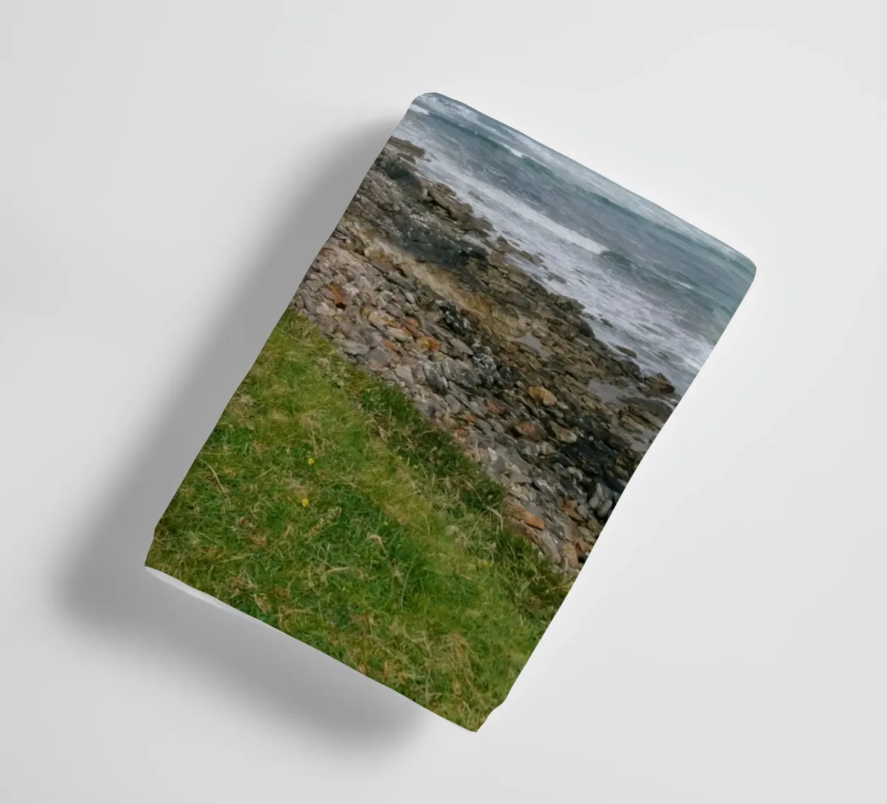 L'isola verde asciugamano da bagno da The Wild Creative Studio