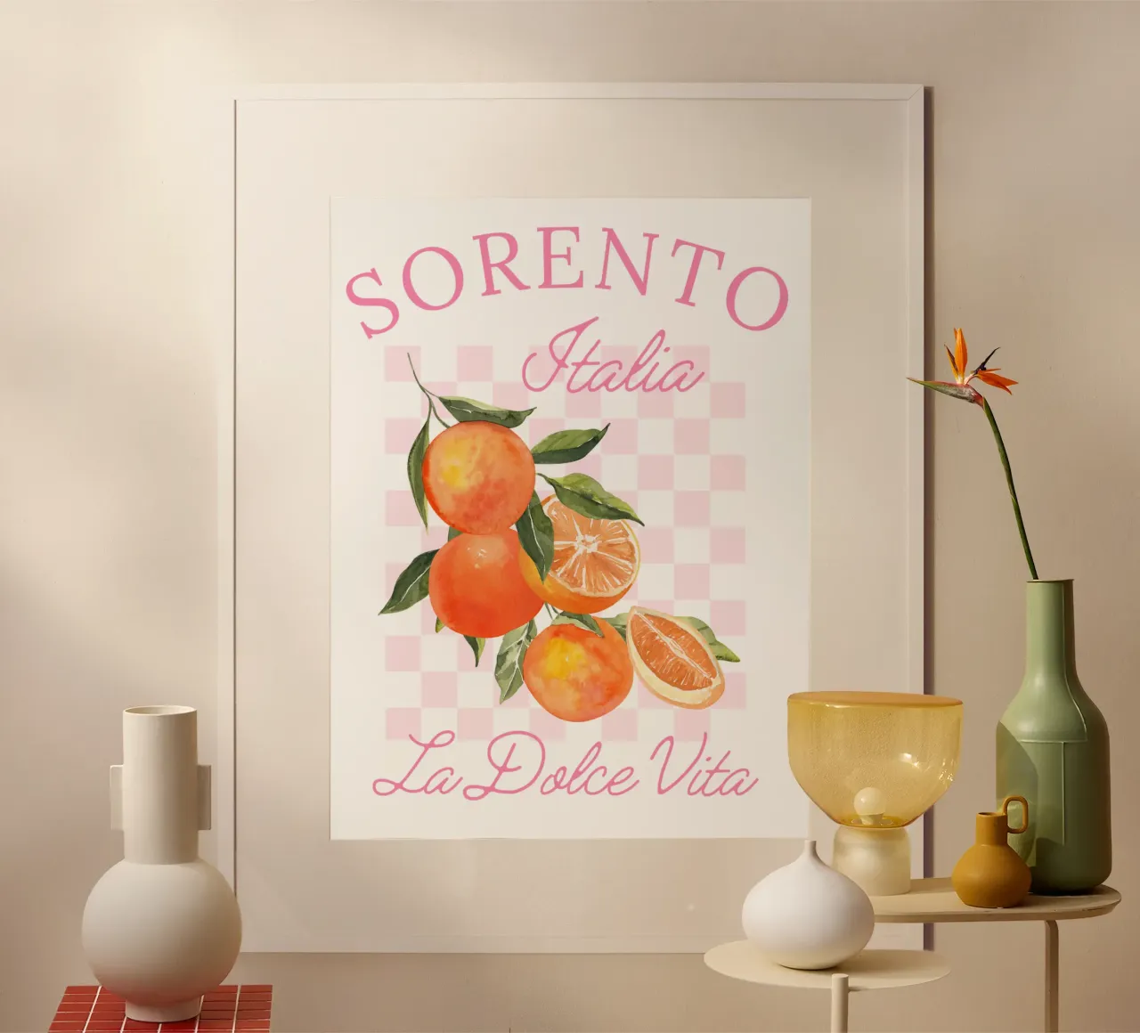 Sorrento Italy Orange Watercolor Print – La Dolce Vita Art poster con telaio in legno da The Quote Collective