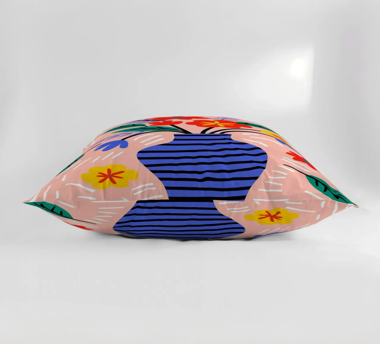 Vase with bouquet of flowers cuscino da LisaArtes