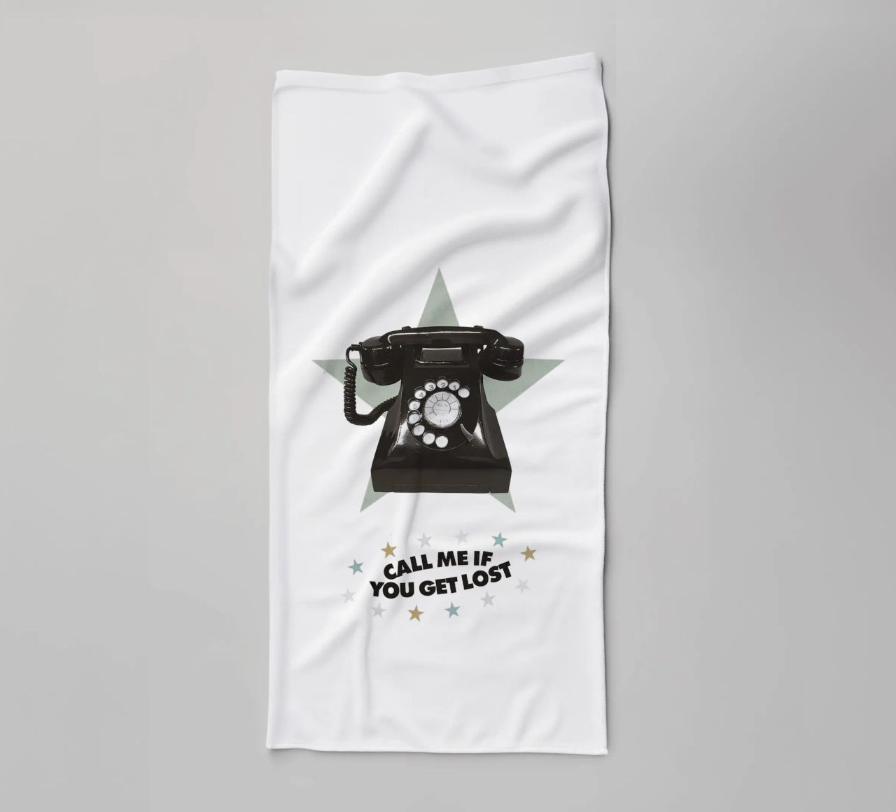 Call Me If You Get Lost asciugamano da bagno da Attaboy Dsgn