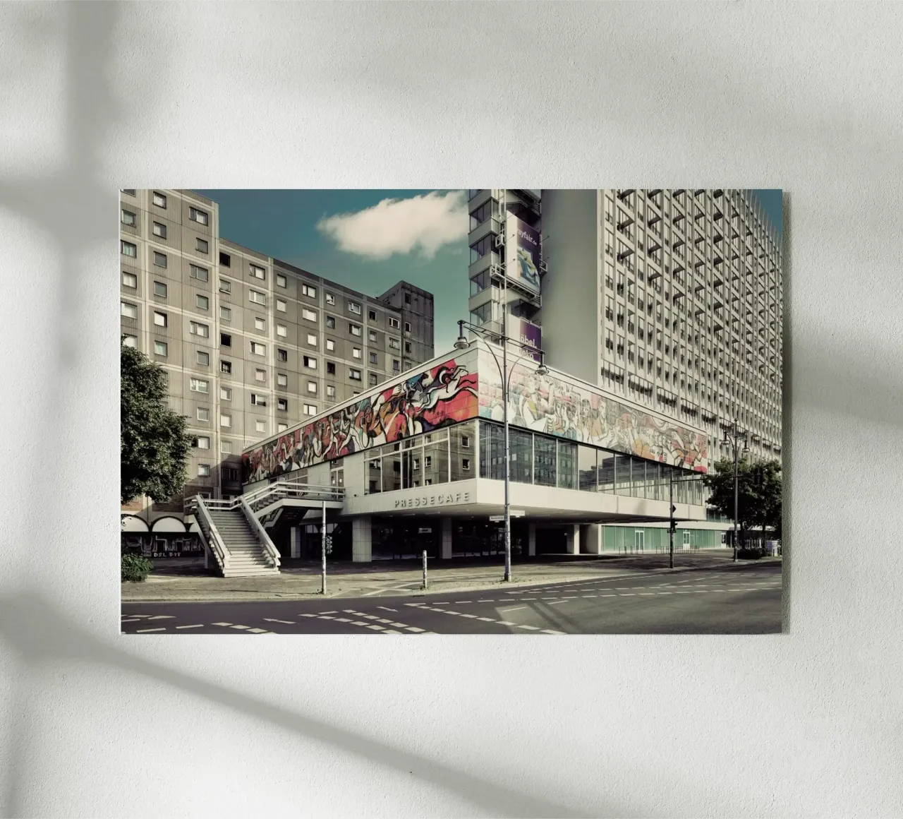 Pressecafe plexiglass da Michael Belhadi