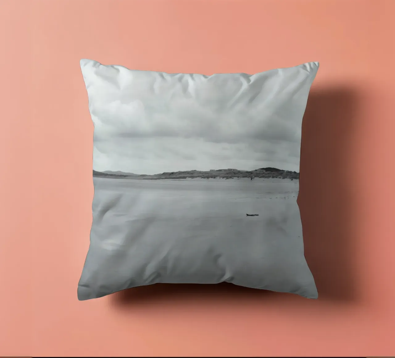 Larghezza in grigio cuscino da The Wild Creative Studio