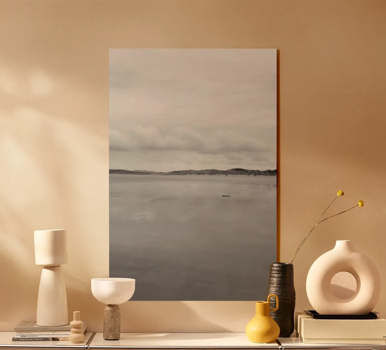 Larghezza in grigio plexiglass da The Wild Creative Studio