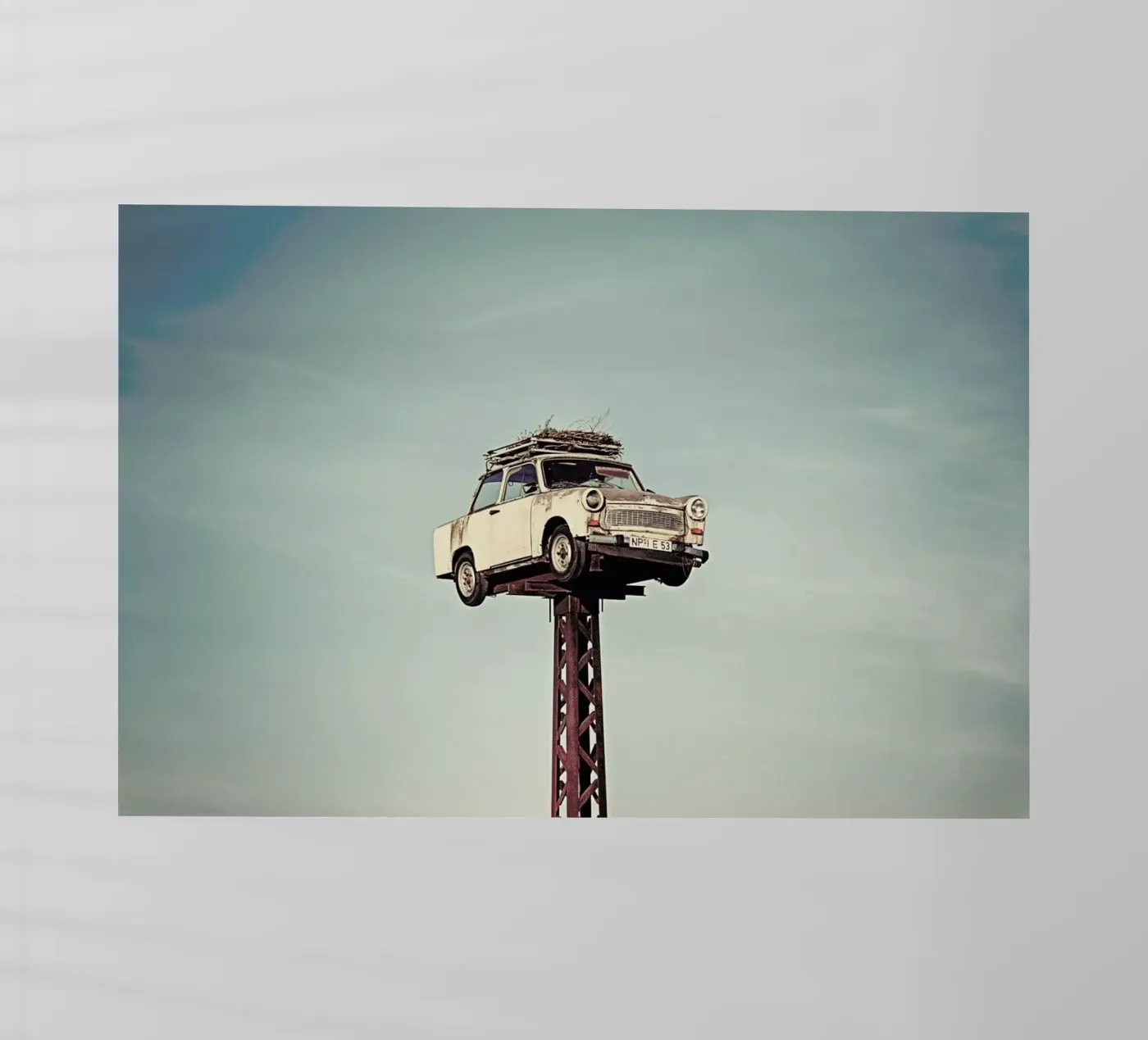 Trabant pellicola backlit da Michael Belhadi