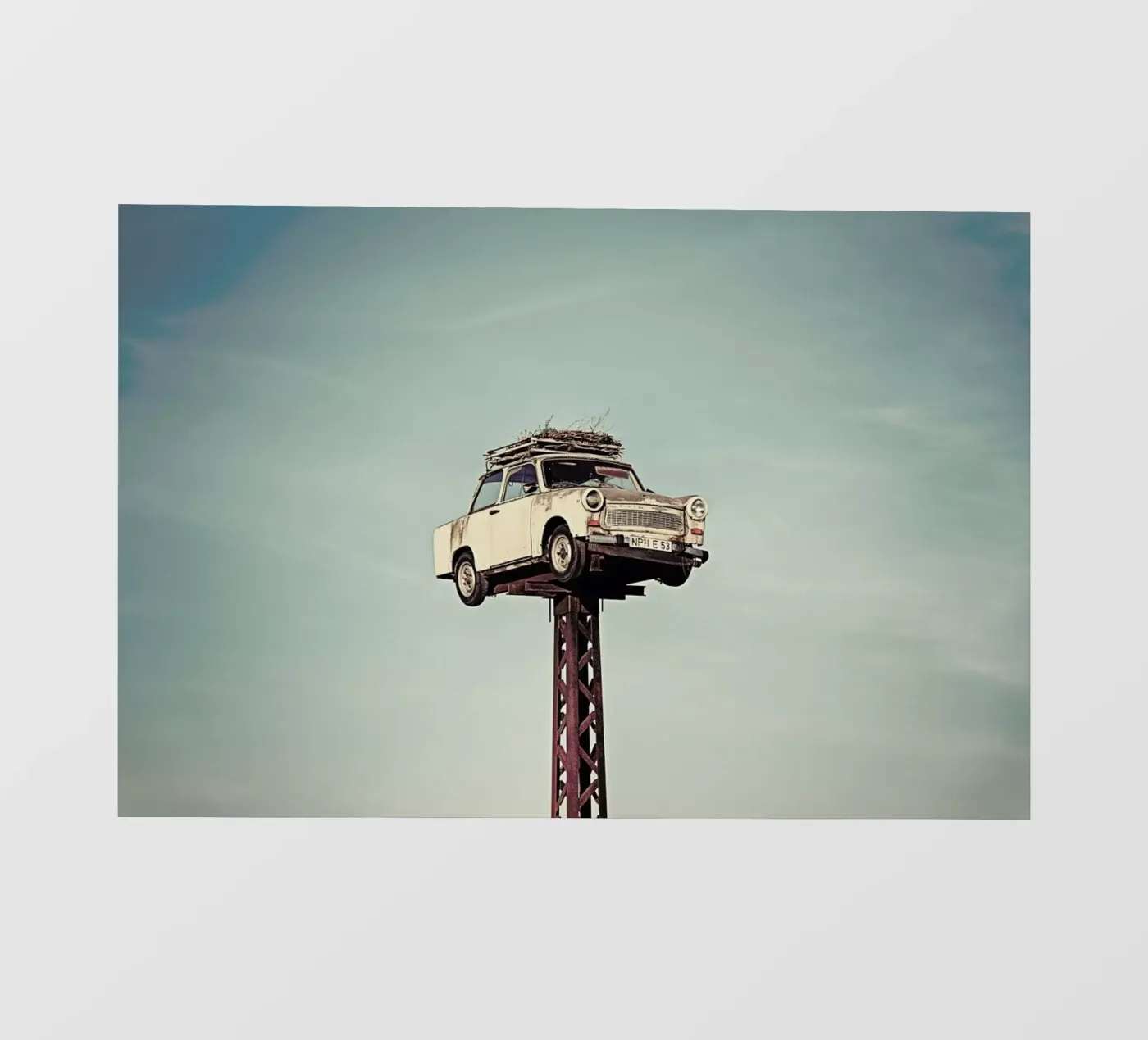 Trabant pellicola backlit da Michael Belhadi