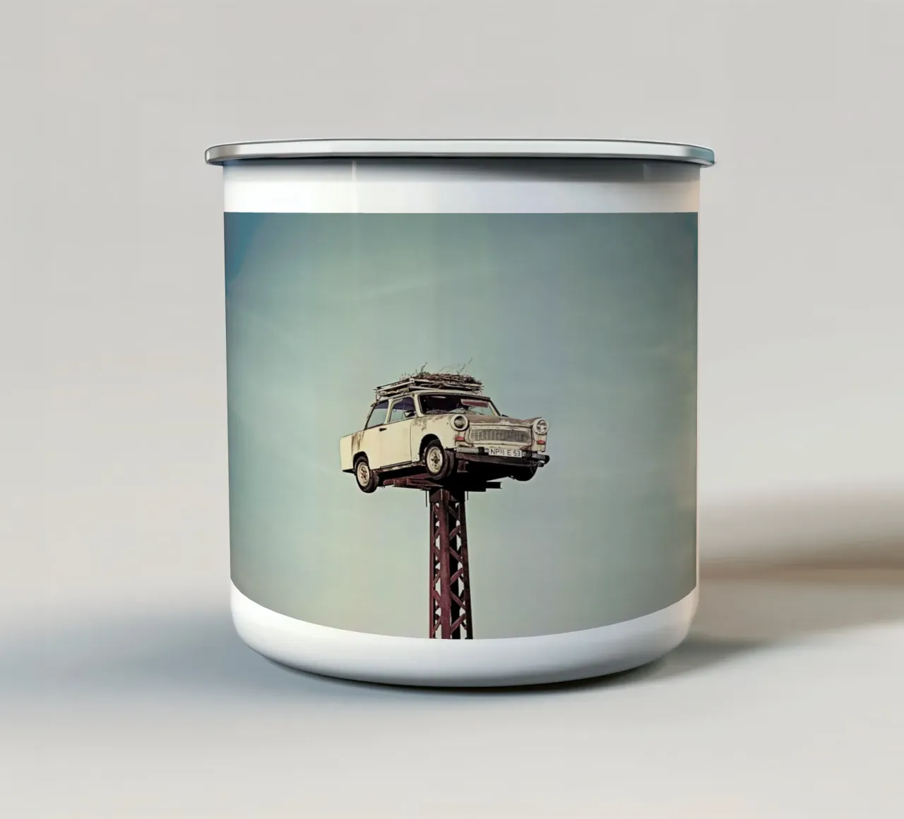 Trabant tazza in smalto da Michael Belhadi