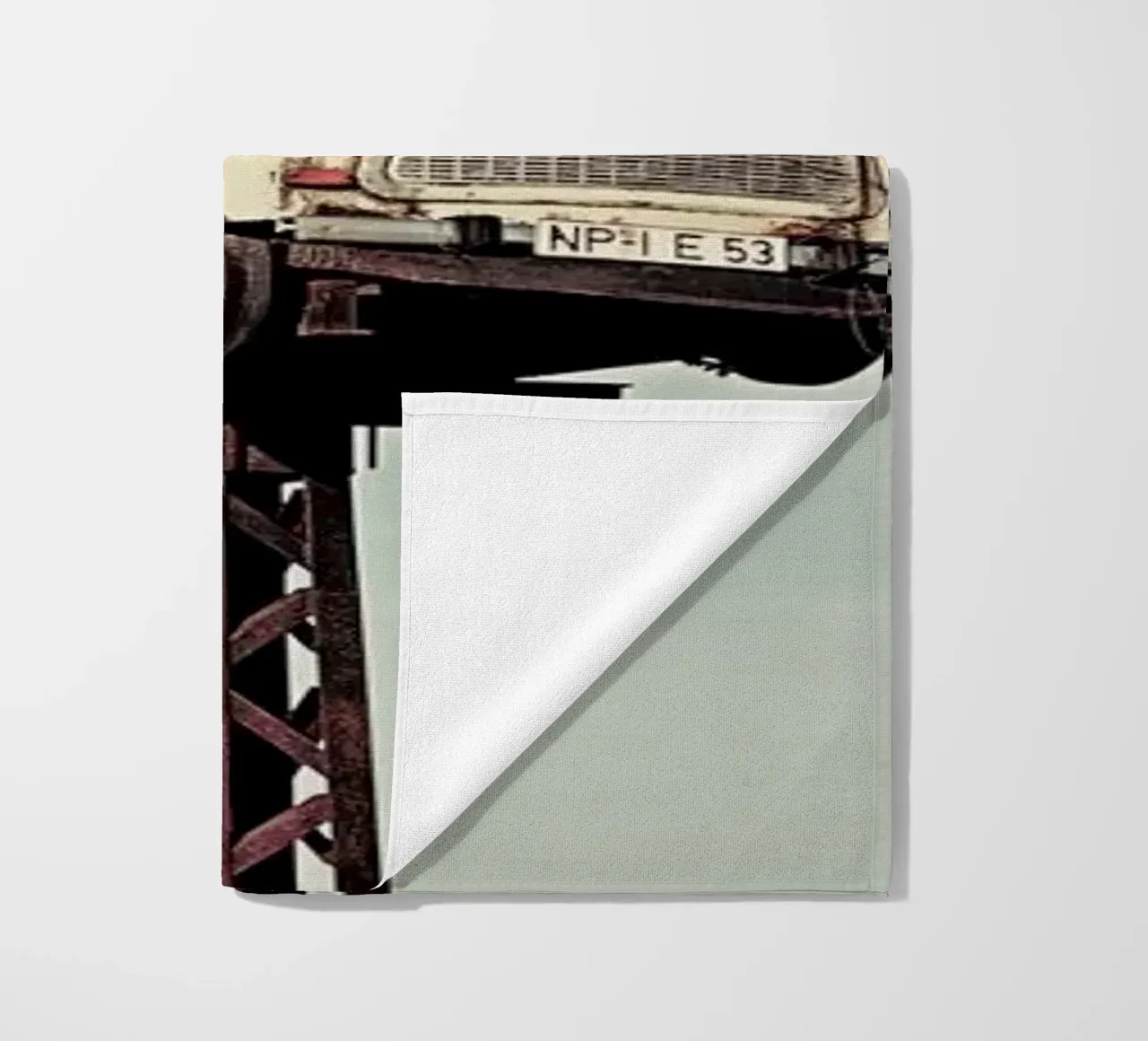 Trabant telo mare da Michael Belhadi