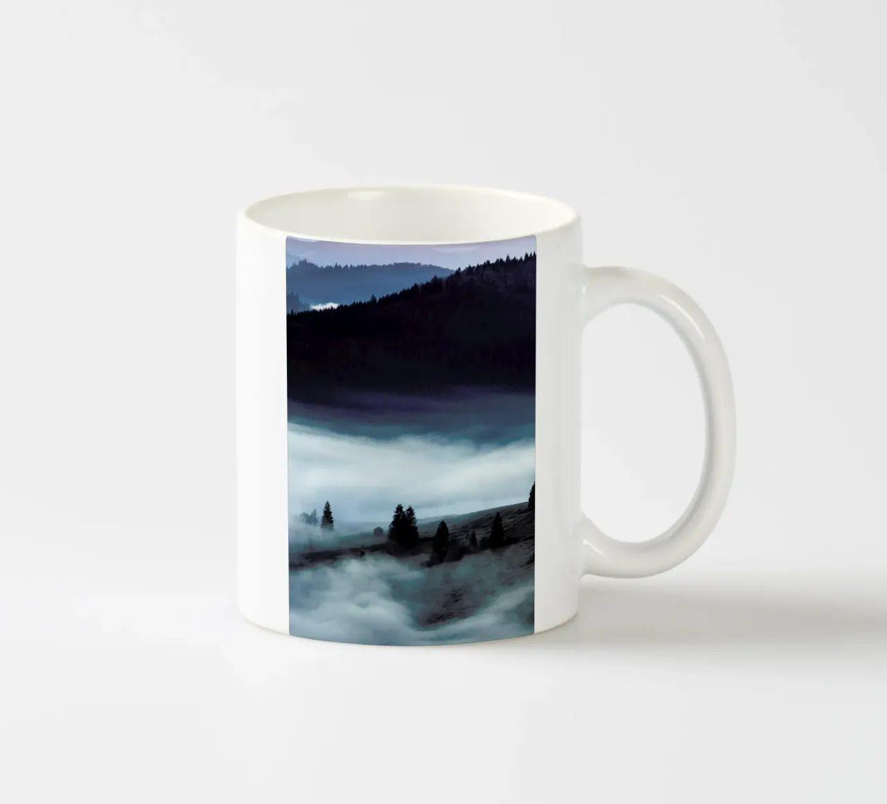 Dusk Draws In tazza in ceramica da METROPOLIS