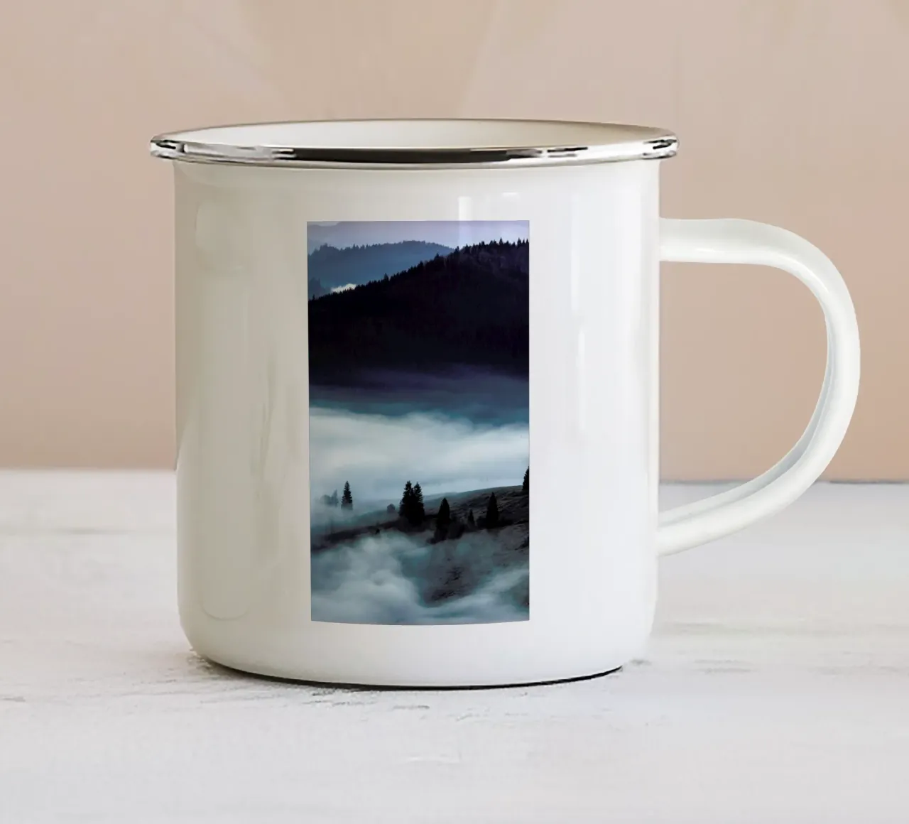 Dusk Draws In tazza in smalto da METROPOLIS