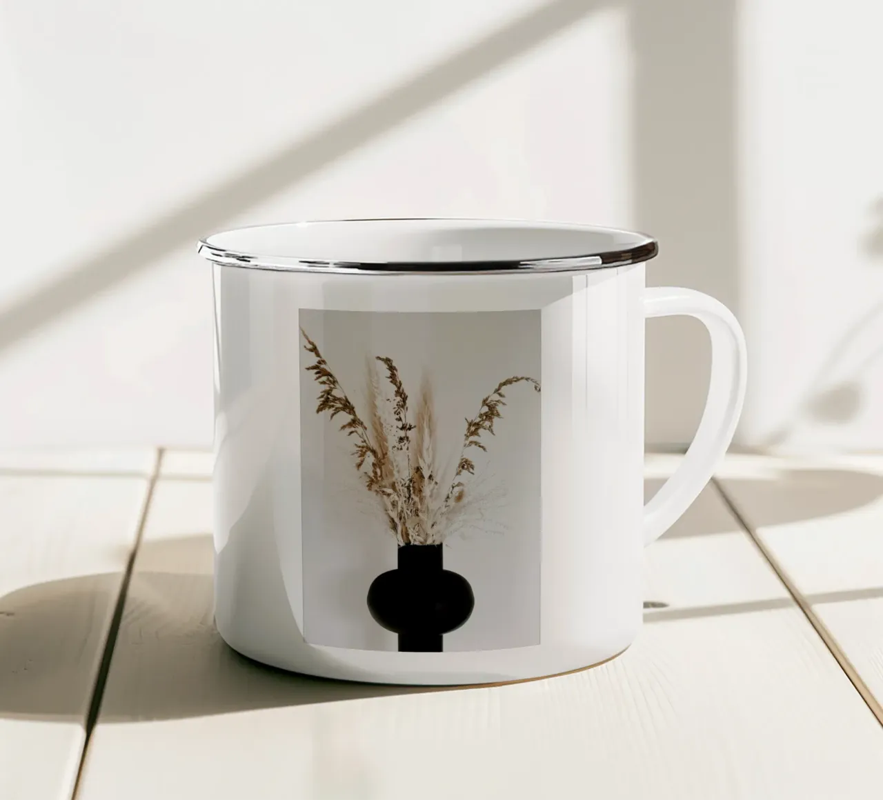 Black Vase tazza in smalto da Sebastian Hilgetag