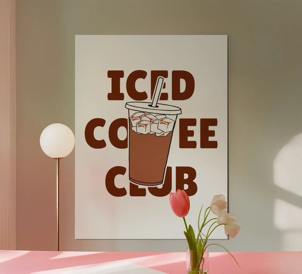 Club del caffè freddo poster con telaio in plastica da The Quote Collective