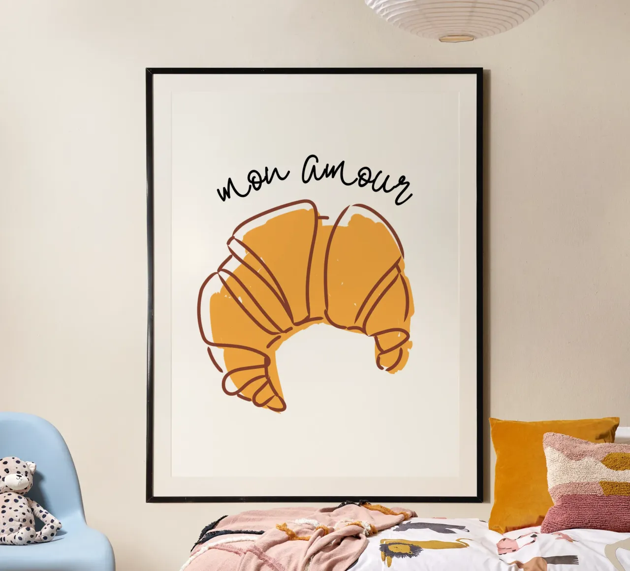 Deliziosa illustrazione di croissant disegnata a mano poster con telaio in legno da The Quote Collective