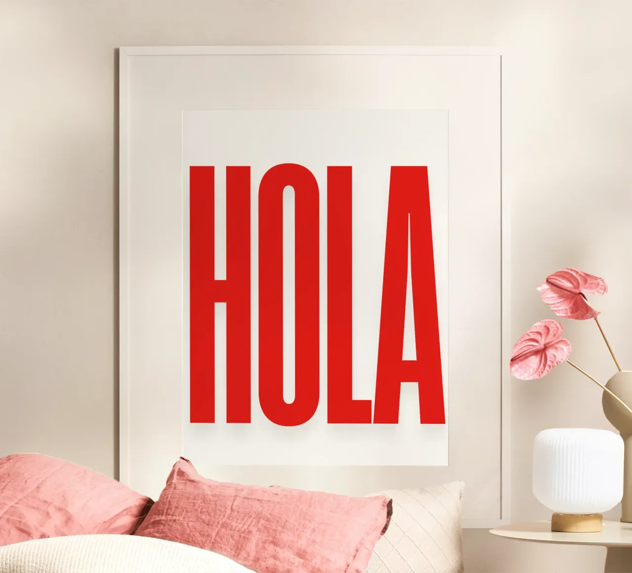 Hola in grassetto tipografico poster con telaio in plastica da The Quote Collective