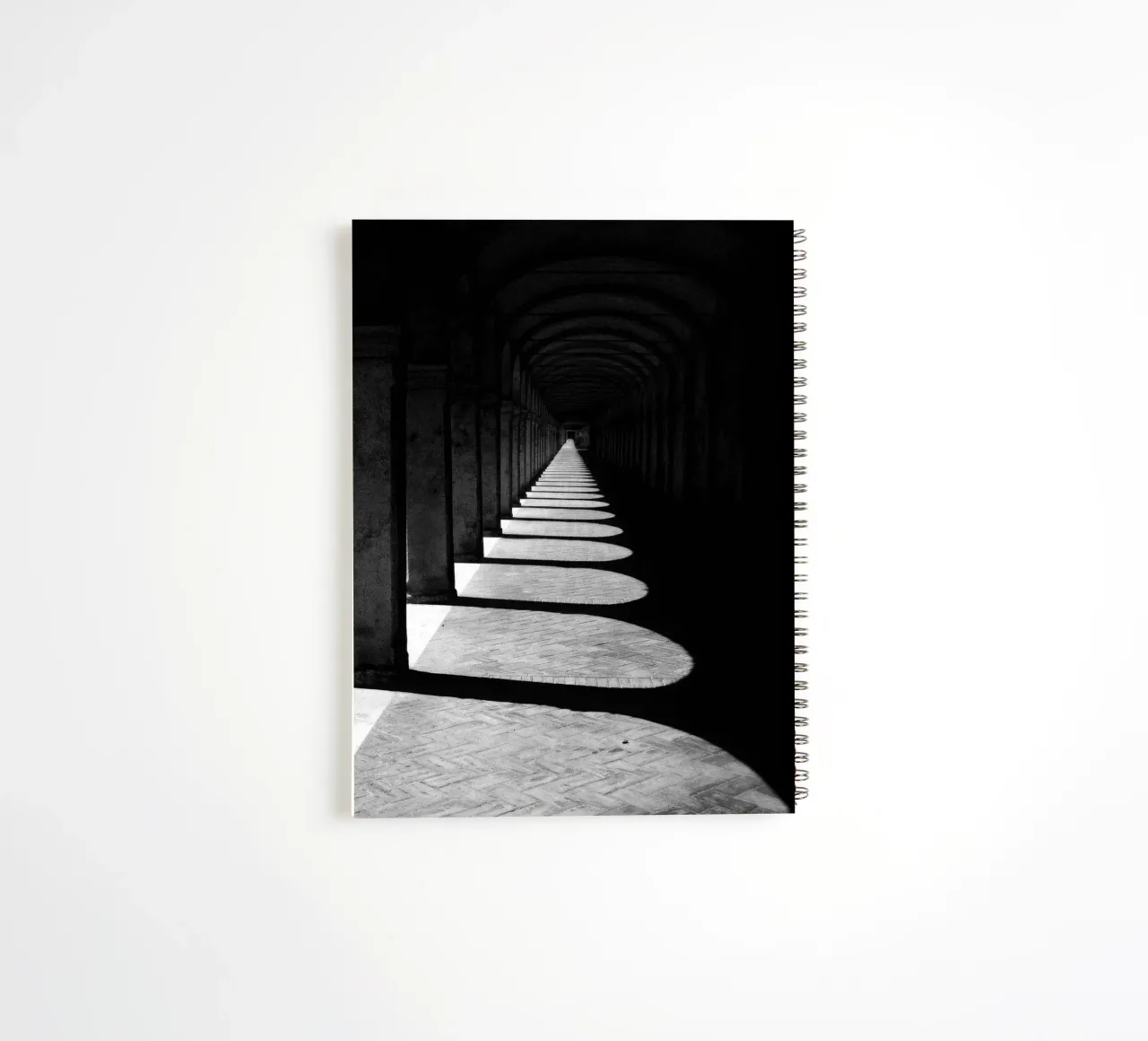 Bologna - L'ombra perfetta diario ad anelli da Black & White