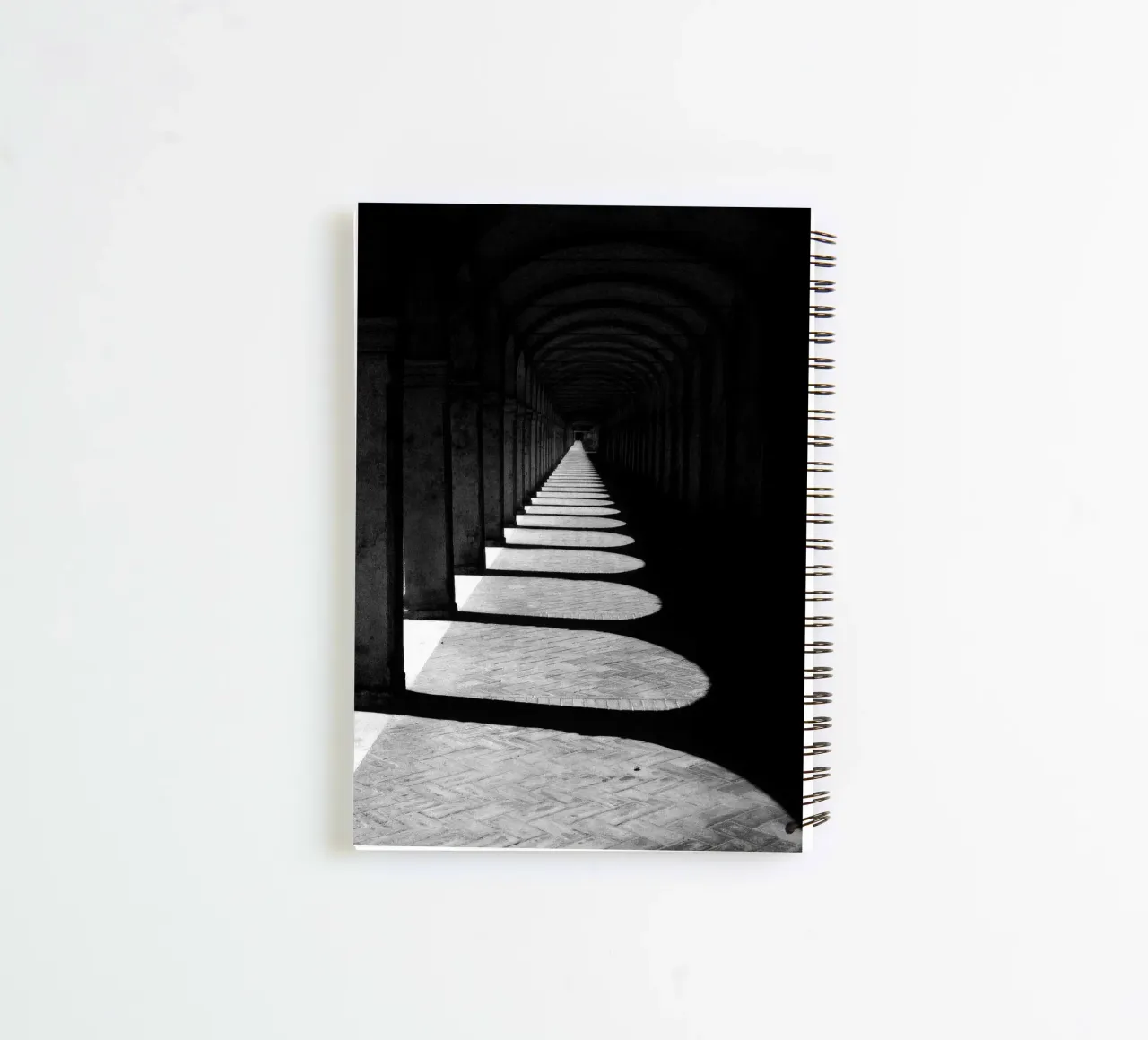 Bologna - L'ombra perfetta diario ad anelli da Black & White