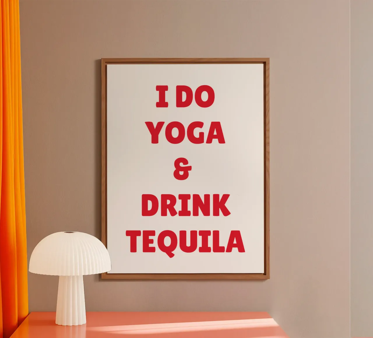 Lustiges "Ich mache Yoga und trinke Tequila" Fettes rotes Zitat-Design Alu-Dibond von The Quote Collective