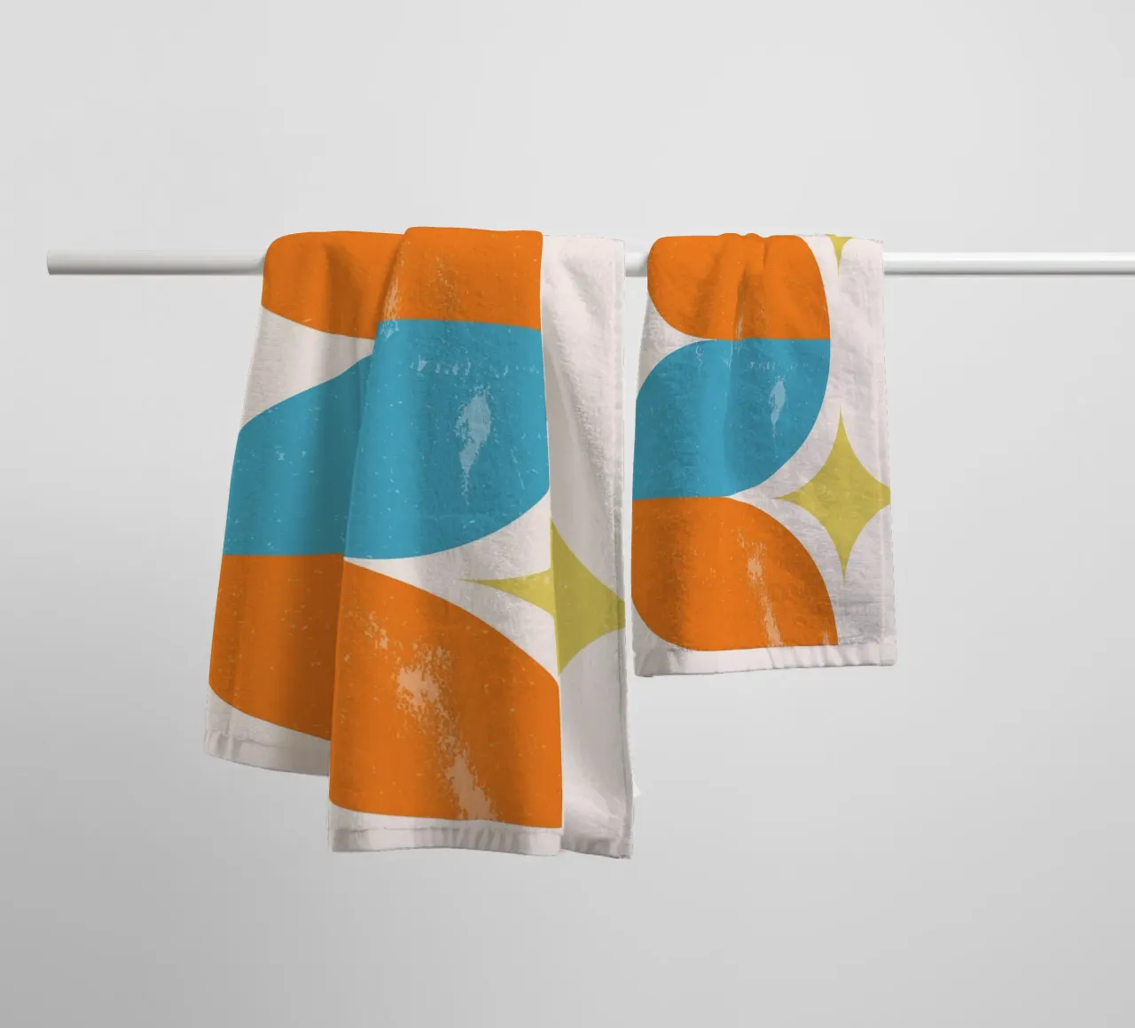 Forme ondulate astratte e stelle in blu arancio. asciugamano da bagno da NorwesClub