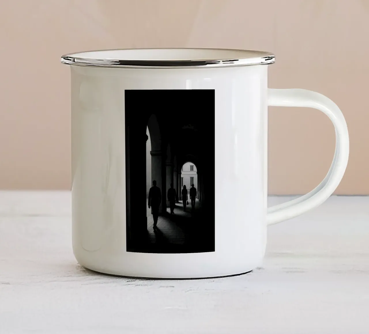 Milano - Figure in movimento tazza in smalto da Black & White